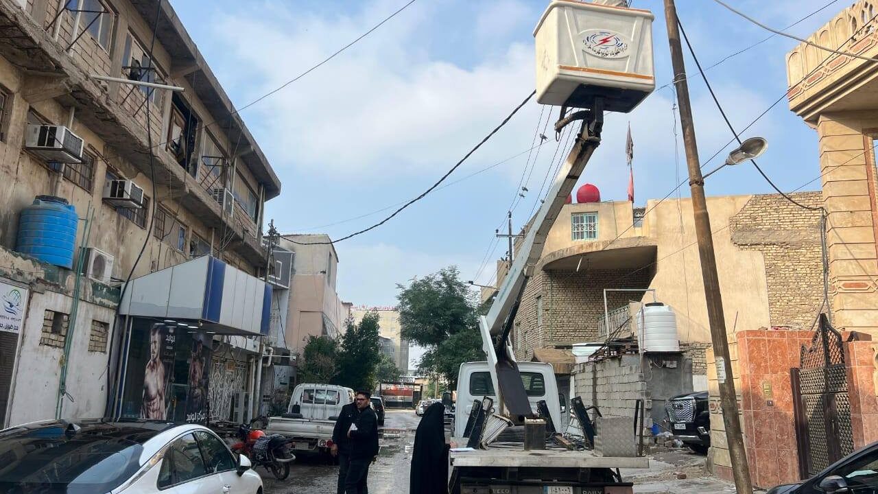 حملات ميدانية منظمة تنفذها ملاكات توزيع كهرباء كربلاء لضمان استقرارية الشبكة الكهربائية وتحسين كفاءتها .